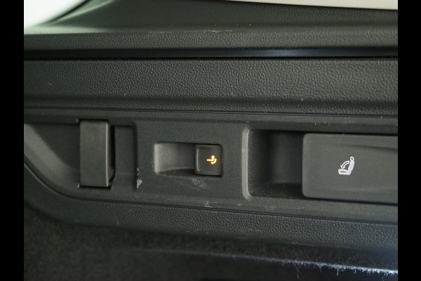 Volkswagen Passat Variant 1.5 eHybrid 204PK | Massage | Trekhaak | HUD | Camera | Adaptive Cruise | Sfeerlicht | Carplay