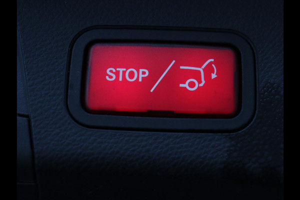 Mercedes-Benz C-Klasse 300e AMG Limited | Panoramadak | 360 Camera | Stoelverwarming | Trekhaak | Carplay | Leder/Alcantara | Sfeerverlichting | Navigatie | Cruise control | Park Assist |