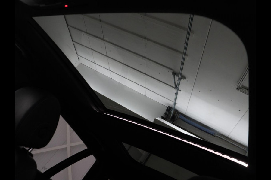 Mercedes-Benz C-Klasse 300e AMG Limited | Panoramadak | 360 Camera | Stoelverwarming | Trekhaak | Carplay | Leder/Alcantara | Sfeerverlichting | Navigatie | Cruise control | Park Assist |