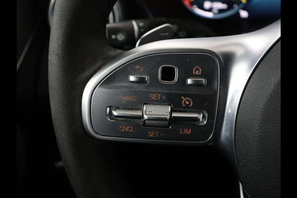 Mercedes-Benz C-Klasse 300e AMG Limited | Panoramadak | 360 Camera | Stoelverwarming | Trekhaak | Carplay | Leder/Alcantara | Sfeerverlichting | Navigatie | Cruise control | Park Assist |