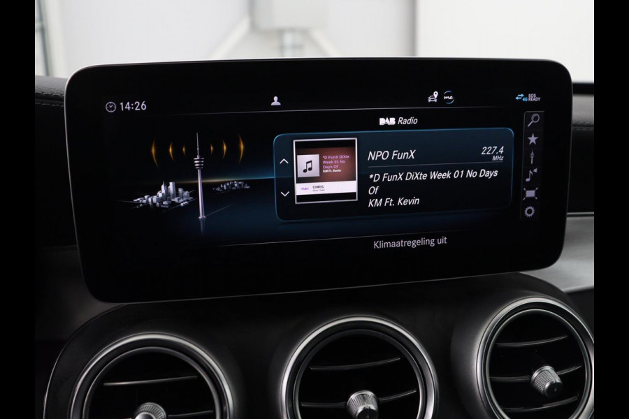 Mercedes-Benz C-Klasse 300e AMG Limited | Panoramadak | 360 Camera | Stoelverwarming | Trekhaak | Carplay | Leder/Alcantara | Sfeerverlichting | Navigatie | Cruise control | Park Assist |