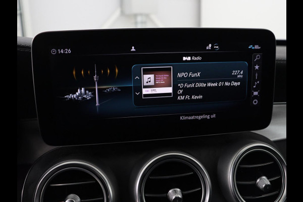 Mercedes-Benz C-Klasse 300e AMG Limited | Panoramadak | 360 Camera | Stoelverwarming | Trekhaak | Carplay | Leder/Alcantara | Sfeerverlichting | Navigatie | Cruise control | Park Assist |