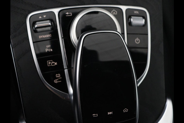 Mercedes-Benz C-Klasse 300e AMG Limited | Panoramadak | 360 Camera | Stoelverwarming | Trekhaak | Carplay | Leder/Alcantara | Sfeerverlichting | Navigatie | Cruise control | Park Assist |