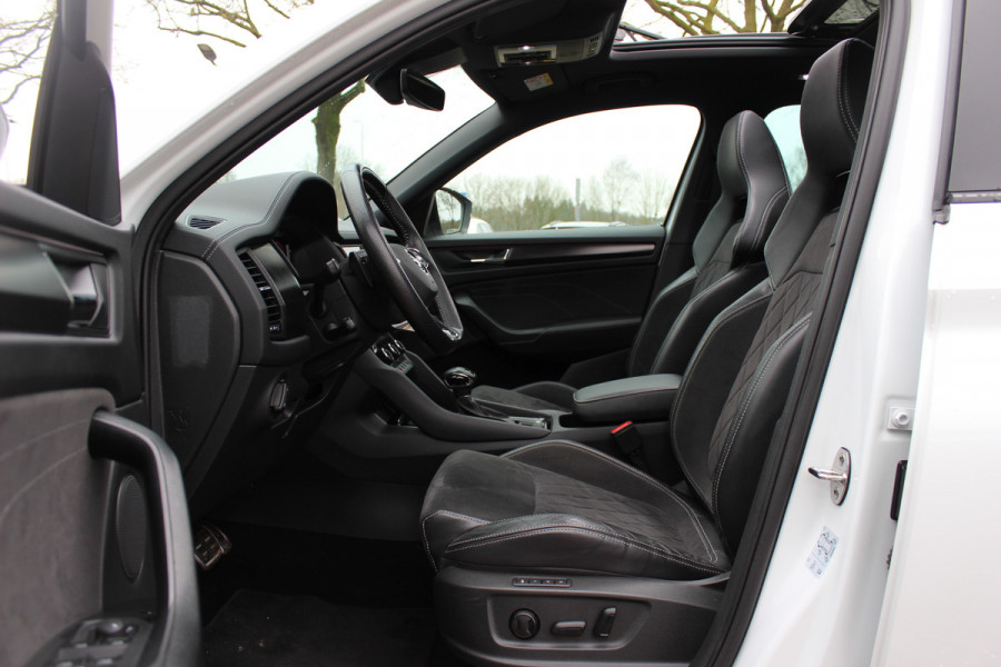 Škoda Kodiaq 1.5 TSI Sportline Business / Trekhaak / Panoramadak / Camera / Keyless / 20'' / CarPlay / Navigatie / Matrix LED / DAB / Stoelverwarming / Cruise Control