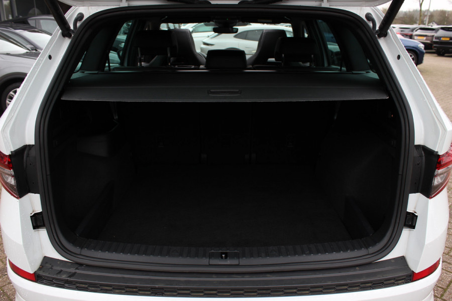 Škoda Kodiaq 1.5 TSI Sportline Business / Trekhaak / Panoramadak / Camera / Keyless / 20'' / CarPlay / Navigatie / Matrix LED / DAB / Stoelverwarming / Cruise Control
