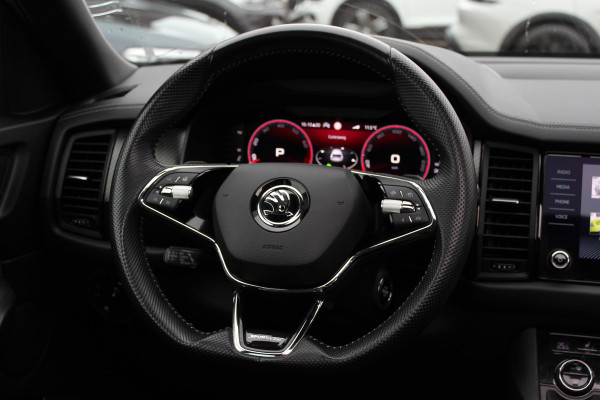 Škoda Kodiaq 1.5 TSI Sportline Business / Trekhaak / Panoramadak / Camera / Keyless / 20'' / CarPlay / Navigatie / Matrix LED / DAB / Stoelverwarming / Cruise Control