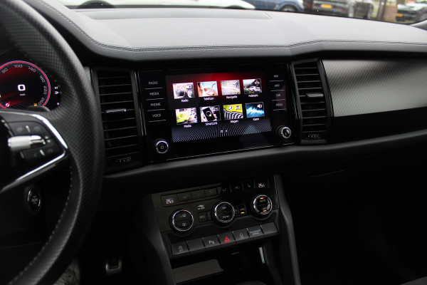 Škoda Kodiaq 1.5 TSI Sportline Business / Trekhaak / Panoramadak / Camera / Keyless / 20'' / CarPlay / Navigatie / Matrix LED / DAB / Stoelverwarming / Cruise Control