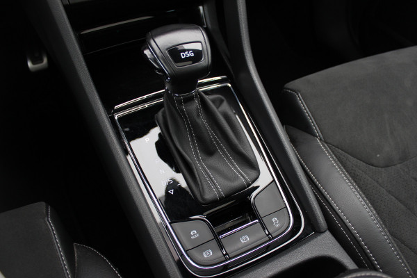Škoda Kodiaq 1.5 TSI Sportline Business / Trekhaak / Panoramadak / Camera / Keyless / 20'' / CarPlay / Navigatie / Matrix LED / DAB / Stoelverwarming / Cruise Control