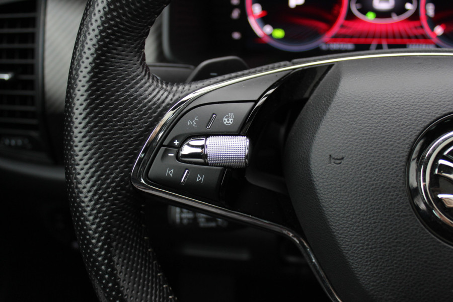 Škoda Kodiaq 1.5 TSI Sportline Business / Trekhaak / Panoramadak / Camera / Keyless / 20'' / CarPlay / Navigatie / Matrix LED / DAB / Stoelverwarming / Cruise Control