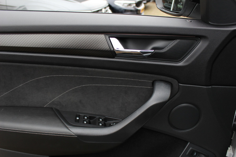 Škoda Kodiaq 1.5 TSI Sportline Business / Trekhaak / Panoramadak / Camera / Keyless / 20'' / CarPlay / Navigatie / Matrix LED / DAB / Stoelverwarming / Cruise Control