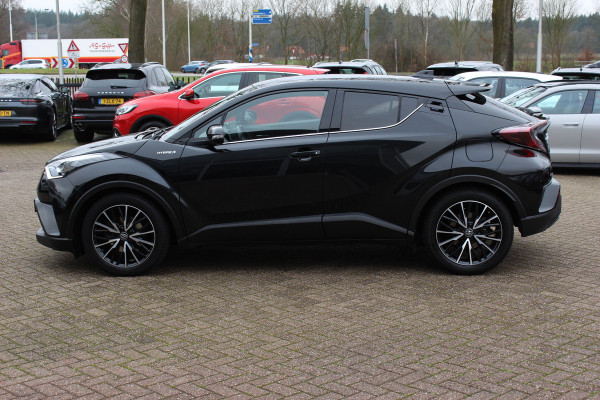 Toyota C-HR 1.8 Hybrid Executive / Trekhaak / Bruin leder / Camera / 18 inch / Led Koplampen / Stoelverwarming