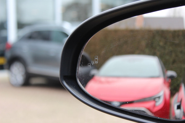 Toyota C-HR 1.8 Hybrid Executive / Trekhaak / Bruin leder / Camera / 18 inch / Led Koplampen / Stoelverwarming