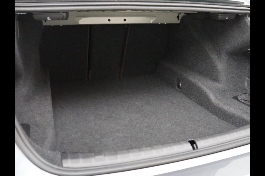 BMW 5 Serie 520i M Sport | Nappaleder | Head-Up | Stoelverwarming | Camera | Carplay | Sfeerverlichting | 20'' | Live Cockpit | Navigatie | Park Assist | Full LED