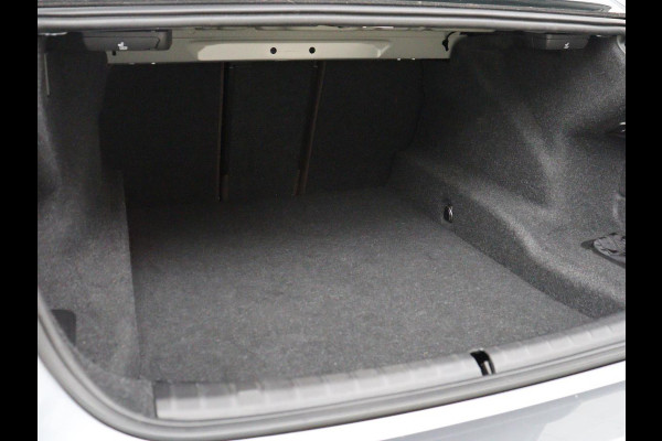 BMW 5 Serie 520i M Sport | Nappaleder | Head-Up | Stoelverwarming | Camera | Carplay | Sfeerverlichting | 20'' | Live Cockpit | Navigatie | Park Assist | Full LED