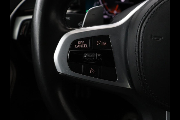 BMW 5 Serie 520i M Sport | Nappaleder | Head-Up | Stoelverwarming | Camera | Carplay | Sfeerverlichting | 20'' | Live Cockpit | Navigatie | Park Assist | Full LED