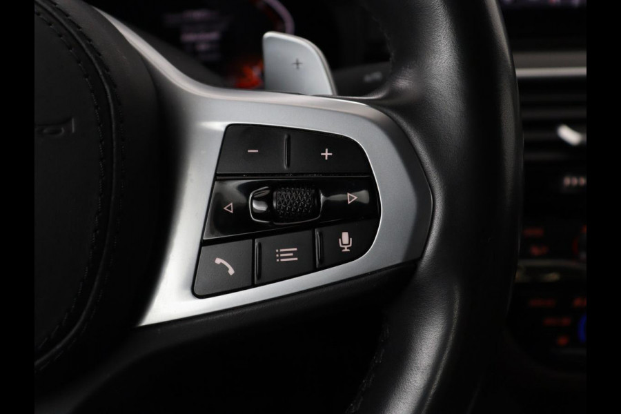 BMW 5 Serie 520i M Sport | Nappaleder | Head-Up | Stoelverwarming | Camera | Carplay | Sfeerverlichting | 20'' | Live Cockpit | Navigatie | Park Assist | Full LED