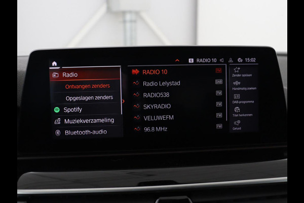 BMW 5 Serie 520i M Sport | Nappaleder | Head-Up | Stoelverwarming | Camera | Carplay | Sfeerverlichting | 20'' | Live Cockpit | Navigatie | Park Assist | Full LED