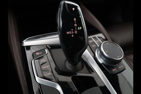 BMW 5 Serie 520i M Sport | Nappaleder | Head-Up | Stoelverwarming | Camera | Carplay | Sfeerverlichting | 20'' | Live Cockpit | Navigatie | Park Assist | Full LED