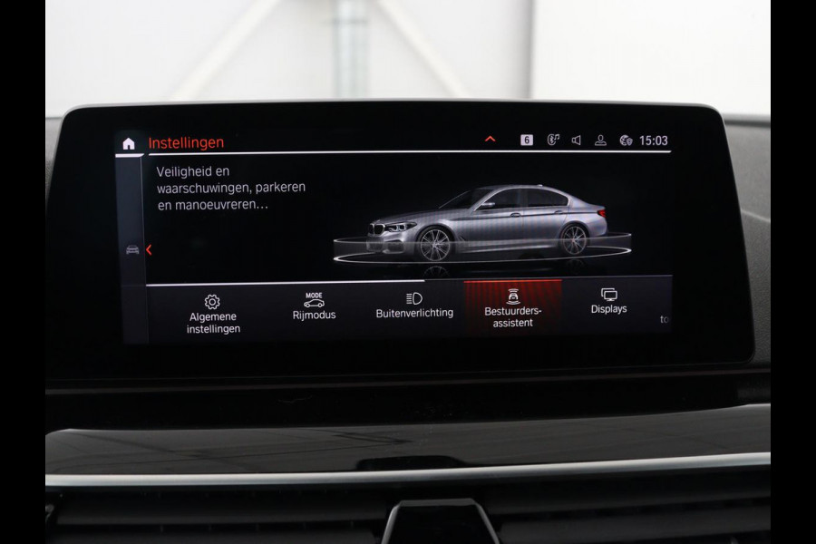 BMW 5 Serie 520i M Sport | Nappaleder | Head-Up | Stoelverwarming | Camera | Carplay | Sfeerverlichting | 20'' | Live Cockpit | Navigatie | Park Assist | Full LED