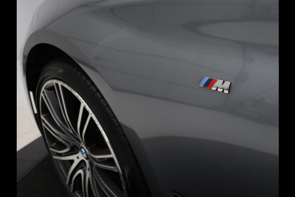 BMW 5 Serie 520i M Sport | Nappaleder | Head-Up | Stoelverwarming | Camera | Carplay | Sfeerverlichting | 20'' | Live Cockpit | Navigatie | Park Assist | Full LED