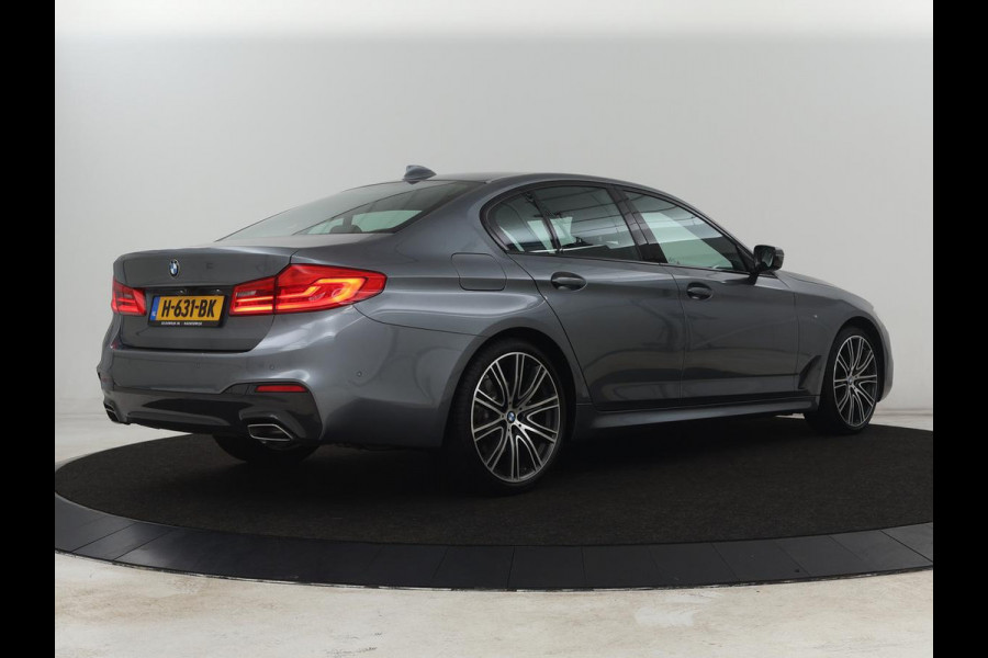 BMW 5 Serie 520i M Sport | Nappaleder | Head-Up | Stoelverwarming | Camera | Carplay | Sfeerverlichting | 20'' | Live Cockpit | Navigatie | Park Assist | Full LED