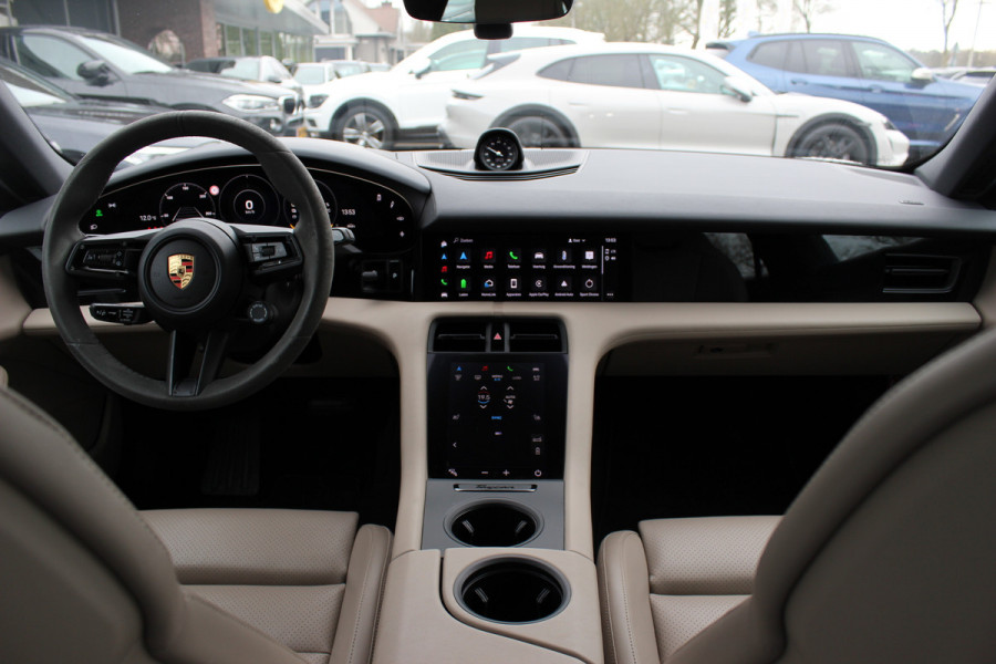 Porsche Taycan Sport Turismo 4S 93 kWh / Panoramadak / 360Camera / Head-up / Accu Performance+ / 21'' / Achterasbesturing / Luchtvering / Keyless / Stoel+Stuurverwarming / DAB / ACC