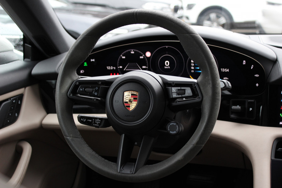 Porsche Taycan Sport Turismo 4S 93 kWh / Panoramadak / 360Camera / Head-up / Accu Performance+ / 21'' / Achterasbesturing / Luchtvering / Keyless / Stoel+Stuurverwarming / DAB / ACC