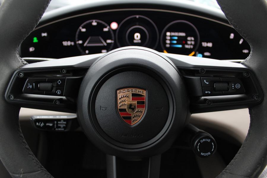 Porsche Taycan Sport Turismo 4S 93 kWh / Panoramadak / 360Camera / Head-up / Accu Performance+ / 21'' / Achterasbesturing / Luchtvering / Keyless / Stoel+Stuurverwarming / DAB / ACC