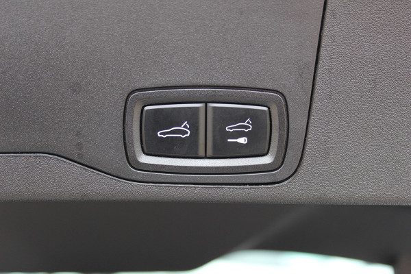 Porsche Taycan Sport Turismo 4S 93 kWh / Panoramadak / 360Camera / Head-up / Accu Performance+ / 21'' / Achterasbesturing / Luchtvering / Keyless / Stoel+Stuurverwarming / DAB / ACC