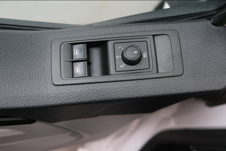 Volkswagen Transporter 2.0 TDI L2H1 - N.A.P. Airco, Cruise, Trekhaak.