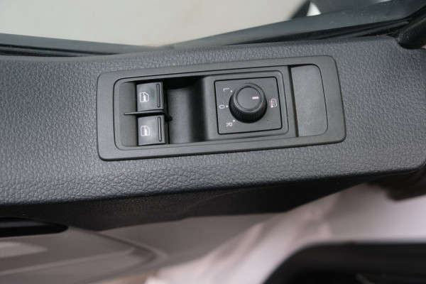 Volkswagen Transporter 2.0 TDI L2H1 - N.A.P. Airco, Cruise, Trekhaak.