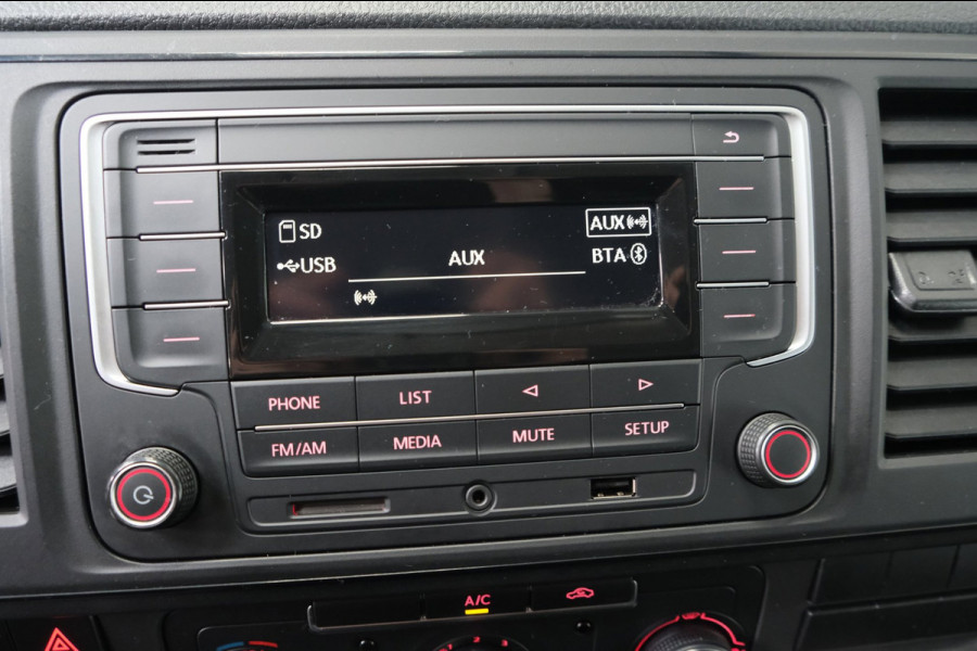 Volkswagen Transporter 2.0 TDI L2H1 - N.A.P. Airco, Cruise, Trekhaak.