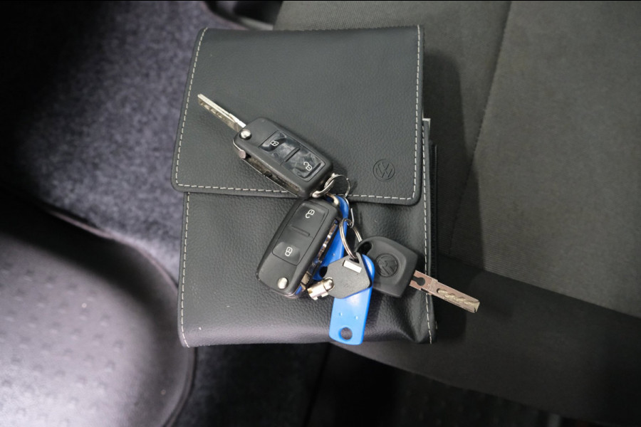 Volkswagen Transporter 2.0 TDI L2H1 - N.A.P. Airco, Cruise, Trekhaak.