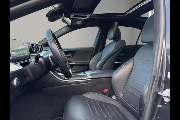 Mercedes-Benz C-Klasse 180 AMG Line | 19"| Panoramadak | Camera | Keyless | Led | Sfeer |