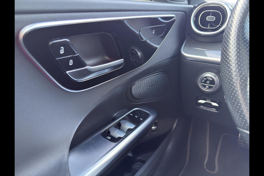 Mercedes-Benz C-Klasse 180 AMG Line | 19"| Panoramadak | Camera | Keyless | Led | Sfeer |