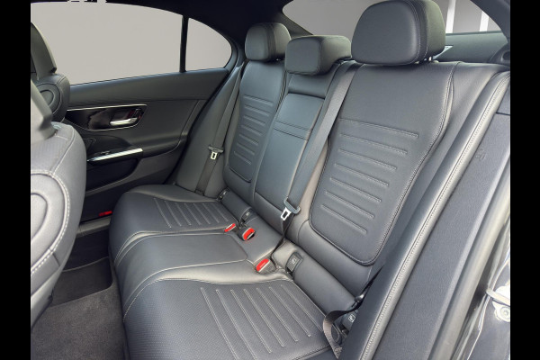 Mercedes-Benz C-Klasse 180 AMG Line | 19"| Panoramadak | Camera | Keyless | Led | Sfeer |