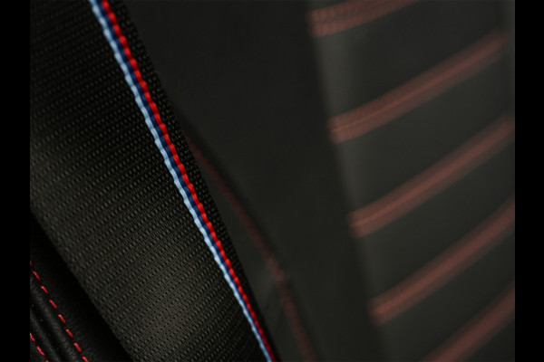 BMW X4 xDrive 20i High Executive M-Sport Pro | Panoramadak | NL-auto | Carbon pakket | Comfort Access | BMW Laser | Stoel- en stuurwiel verwarming | Hifi | Ambiance interieur | Trekhaak