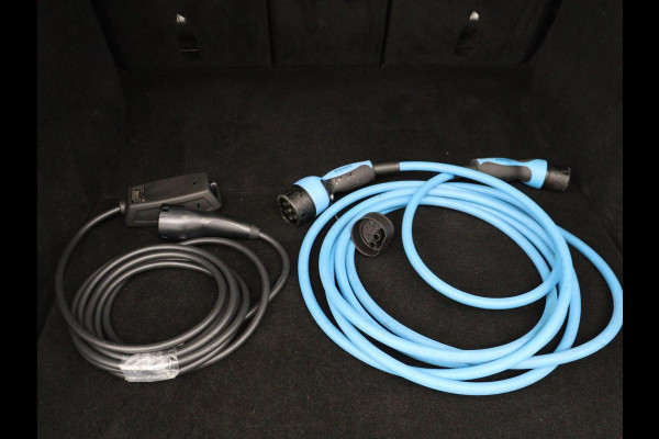 Tesla Model Y Long Range AWD 75 kWh | SOH 94% | Panoramadak | Autopilot | Stoelverwarming | Leder | 360 Camera | Achterbankverwarming | Keyless | Navigatie | Full LED