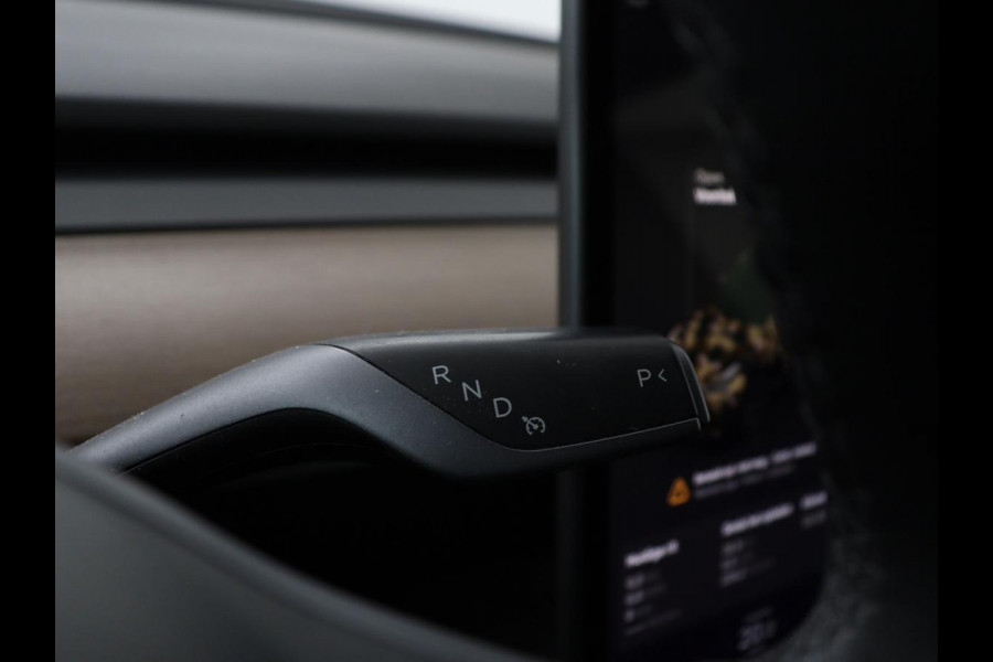 Tesla Model Y Long Range AWD 75 kWh | SOH 94% | Panoramadak | Autopilot | Stoelverwarming | Leder | 360 Camera | Achterbankverwarming | Keyless | Navigatie | Full LED
