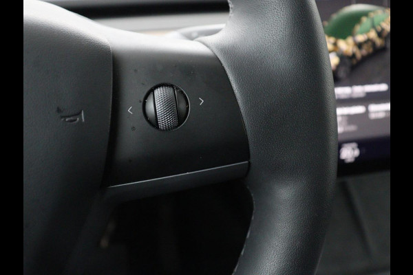 Tesla Model Y Long Range AWD 75 kWh | SOH 94% | Panoramadak | Autopilot | Stoelverwarming | Leder | 360 Camera | Achterbankverwarming | Keyless | Navigatie | Full LED