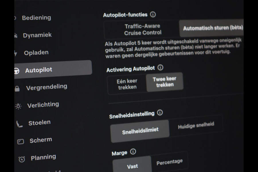 Tesla Model Y Long Range AWD 75 kWh | SOH 94% | Panoramadak | Autopilot | Stoelverwarming | Leder | 360 Camera | Achterbankverwarming | Keyless | Navigatie | Full LED
