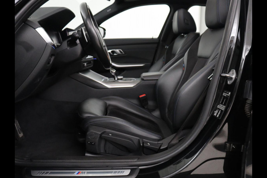 BMW 3 Serie 318i M Sport | Panoramadak | Stoelverwarming | Leder/Alcantara | Carplay | Live Cockpit | Sportstoelen | Full LED | Navigatie | Parkeerhulp | Climate control