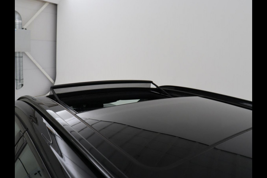 BMW 3 Serie 318i M Sport | Panoramadak | Stoelverwarming | Leder/Alcantara | Carplay | Live Cockpit | Sportstoelen | Full LED | Navigatie | Parkeerhulp | Climate control