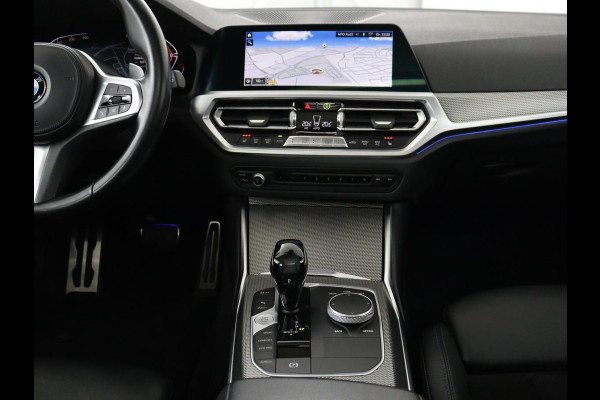 BMW 3 Serie 318i M Sport | Panoramadak | Stoelverwarming | Leder/Alcantara | Carplay | Live Cockpit | Sportstoelen | Full LED | Navigatie | Parkeerhulp | Climate control