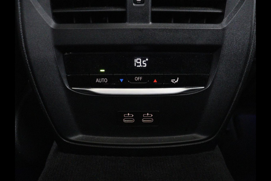 BMW 3 Serie 318i M Sport | Panoramadak | Stoelverwarming | Leder/Alcantara | Carplay | Live Cockpit | Sportstoelen | Full LED | Navigatie | Parkeerhulp | Climate control