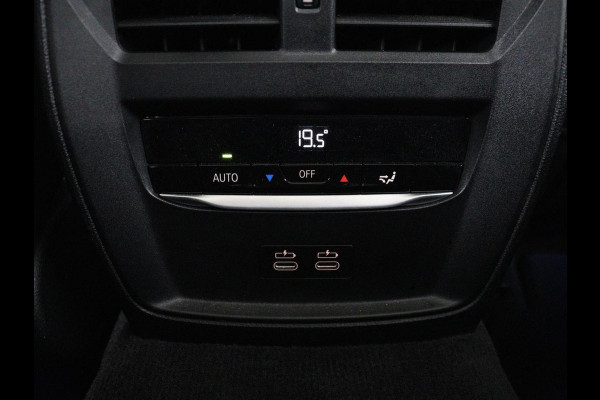 BMW 3 Serie 318i M Sport | Panoramadak | Stoelverwarming | Leder/Alcantara | Carplay | Live Cockpit | Sportstoelen | Full LED | Navigatie | Parkeerhulp | Climate control