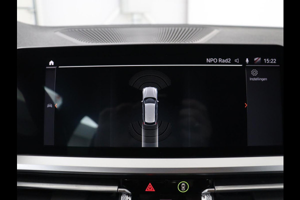 BMW 3 Serie 318i M Sport | Panoramadak | Stoelverwarming | Leder/Alcantara | Carplay | Live Cockpit | Sportstoelen | Full LED | Navigatie | Parkeerhulp | Climate control