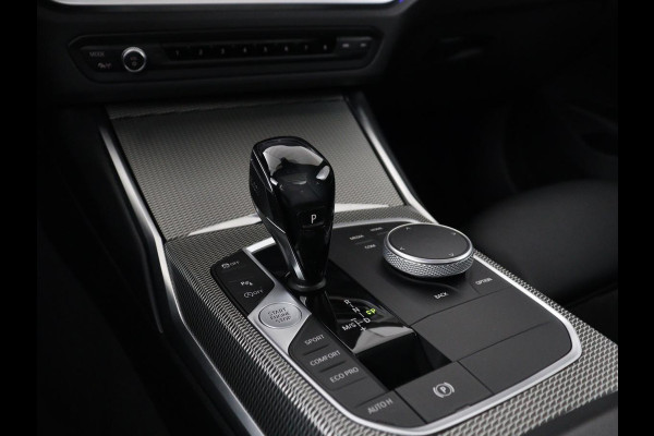 BMW 3 Serie 318i M Sport | Panoramadak | Stoelverwarming | Leder/Alcantara | Carplay | Live Cockpit | Sportstoelen | Full LED | Navigatie | Parkeerhulp | Climate control
