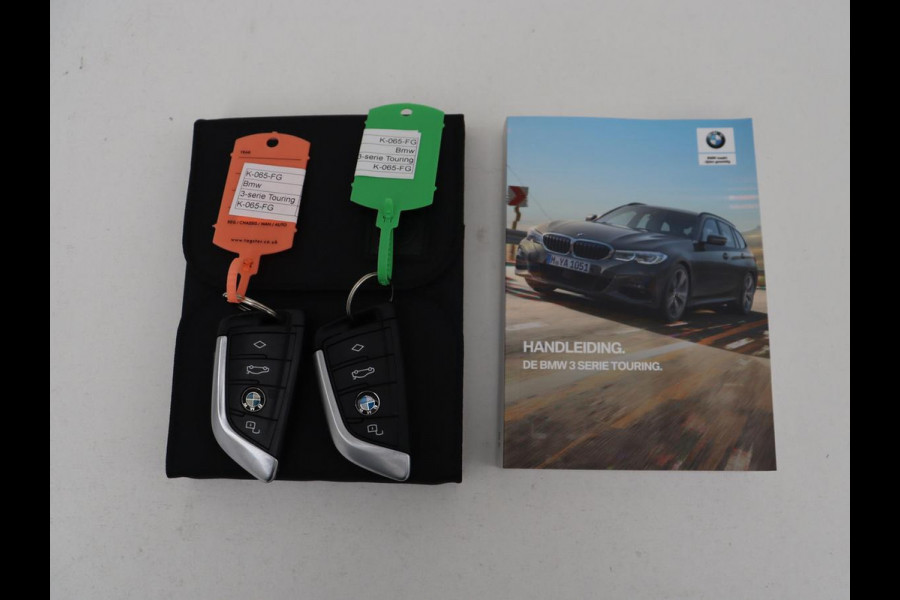 BMW 3 Serie 318i M Sport | Panoramadak | Stoelverwarming | Leder/Alcantara | Carplay | Live Cockpit | Sportstoelen | Full LED | Navigatie | Parkeerhulp | Climate control