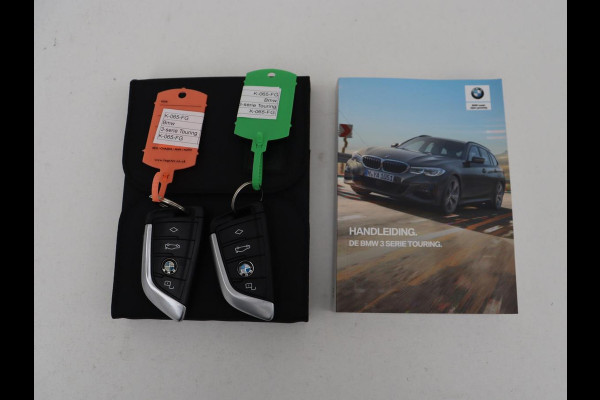 BMW 3 Serie 318i M Sport | Panoramadak | Stoelverwarming | Leder/Alcantara | Carplay | Live Cockpit | Sportstoelen | Full LED | Navigatie | Parkeerhulp | Climate control